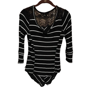 ALMOST FAMOUS~BLOUSE~BLACK& WHITE~M